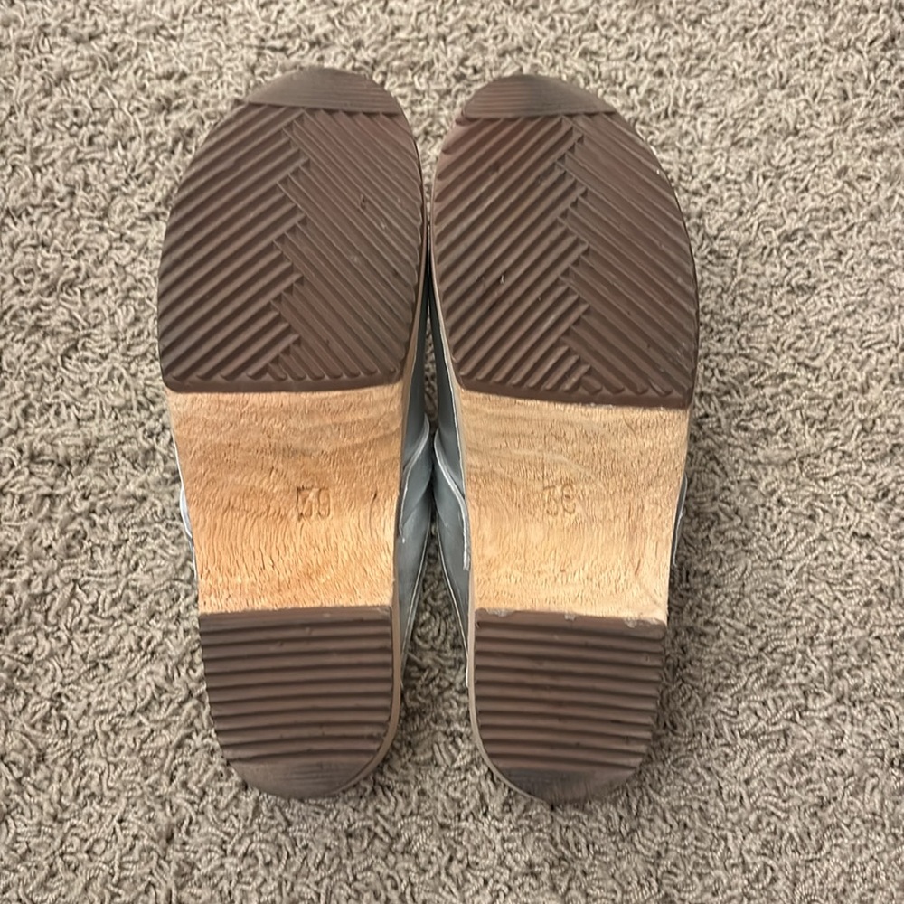 Clogs - Picture 3 of 4